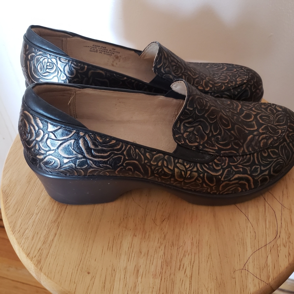 ALEGRIA CLOG SHOE